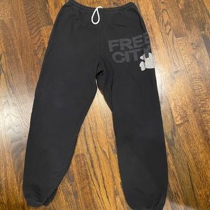 FREECITY womens logo sweatpants